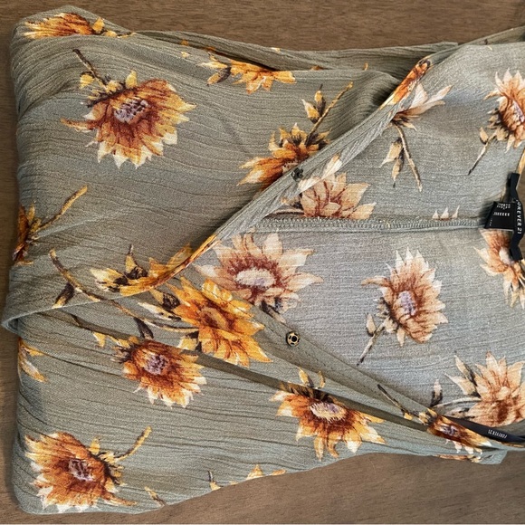 Cutest forever 21 Daisy romper / jumpsuit - Picture 11 of 11